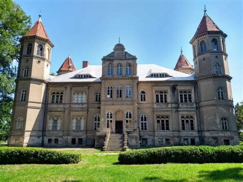 Elewacja neorenesansowego Pałacu hrabiów Schwarzenau w Dąbrówce Wielkopolskiej