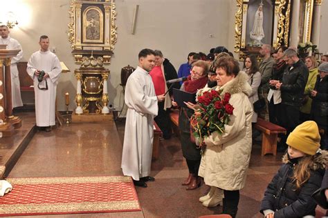 Zdjęcie historycznego drewnianego kościoła św. Mateusza w Sędzinie
