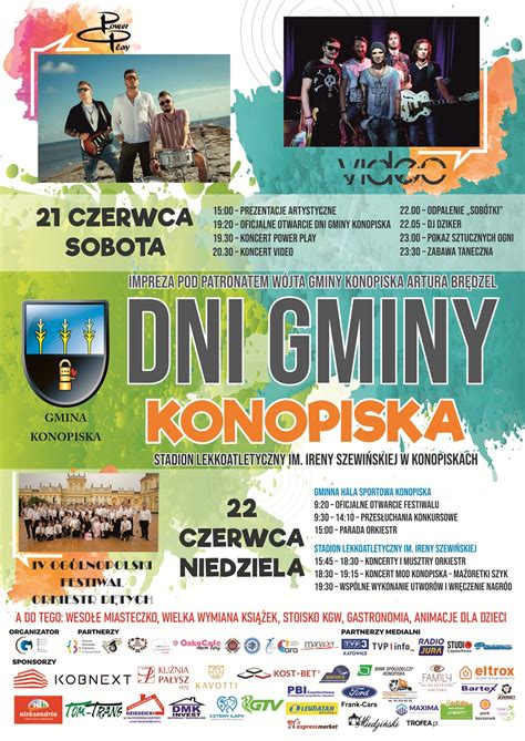 Scena główna Dni Gminy Konopiska z występującymi artystami i publicznością