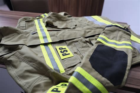 Przegląd różnych modeli ubrań specjalnych dla strażaków