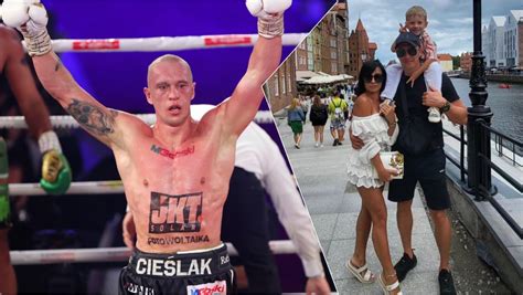 Zdjęcie przedstawiające Michała Cieślaka podczas profesjonalnego treningu bokserskiego w sali sportowej