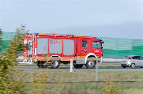 Przewrócony wóz strażacki na ulicy Bema w Ciechocinku