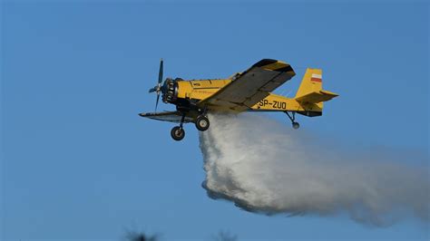 samolot Canadair gaszący pożar lasu
