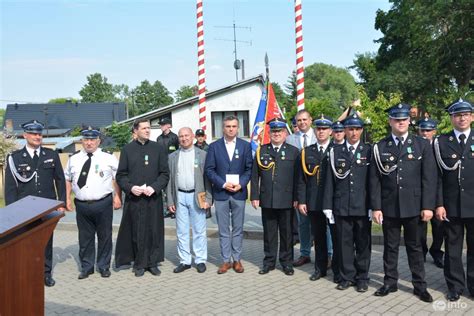 zdjęcie uhonorowania OSP Ławki Medalem Milenium