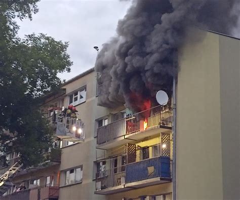 Pożar mieszkania na pierwszym piętrze kamienicy przy ul. Świętojańskiej w Bydgoszczy