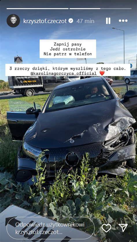 Zdjęcie rozbitego samochodu Citroen Xantia po wypadku