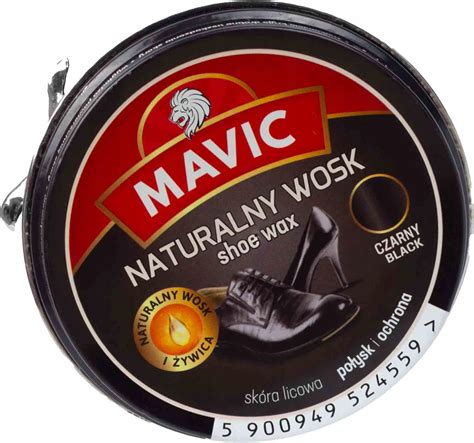 tabela z akcesoriami do pielęgnacji obuwia: pasta czarna, szczotka z naturalnego włosia, impregnat w sprayu, łyżka do butów