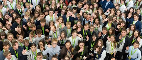 zdjęcie młodzieży składającej ślubowanie