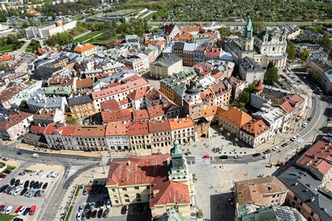 panorama historycznego centrum Krynek z charakterystyczną zabudową i uliczkami