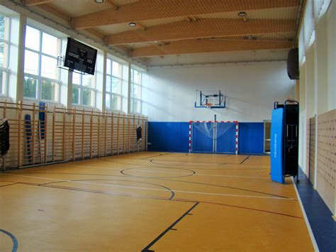 zdjęcie sali gimnastycznej podczas zawodów strażackich z udziałem młodzieży