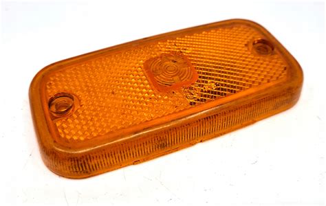 Zdjęcie produktowe lampy obrysowej w zbliżeniu ukazujące jakość wykończenia obudowy