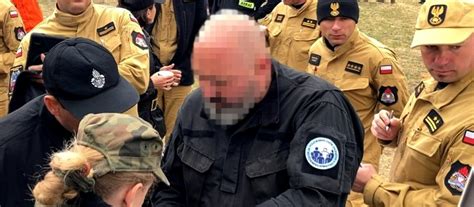 zdjęcia pokazujące proces identyfikacji ofiar i poszukiwania zaginionych na pogorzelisku