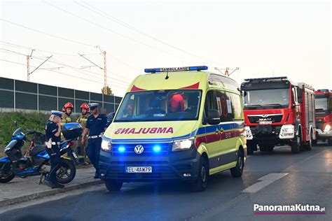 Służby ratunkowe podczas działań na miejscu zdarzenia drogowego