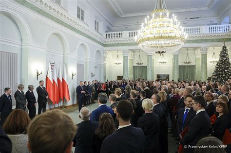 zdjęcie z uroczystości wręczenia odznaczeń w Pałacu Prezydenckim