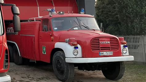 Strażacy OSP Raczki podczas akcji gaszenia pożaru