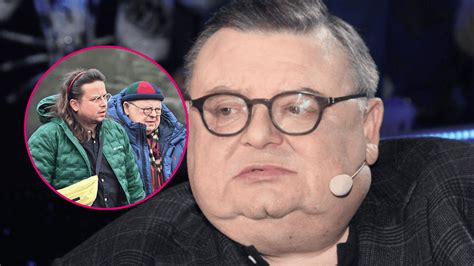 Wojciech Mann w studiu radiowym