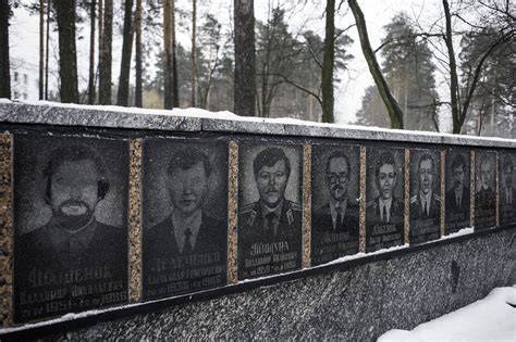 Portrety likwidatorów katastrofy w Czarnobylu, którzy zmarli w wyniku napromieniowania