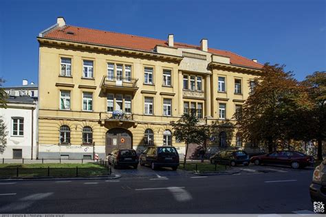 historyczna remiza tramwajowa lub budynek depot