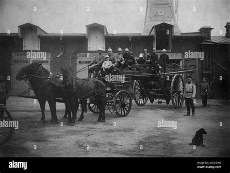 Stara sikawka konna lub early 20th century firefighting equipment