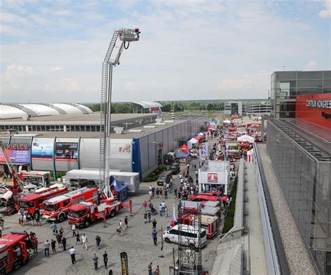 Zdjęcie z targów IFRE-EXPO prezentujące nowoczesne wyposażenie strażackie