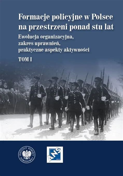 Infografika: Ewolucja munduru strażackiego w Polsce na przestrzeni dekad