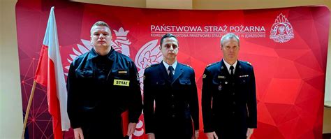 Zdjęcie: Oznaki stopni Państwowej Straży Pożarnej, w tym starszego strażaka i sekcyjnego