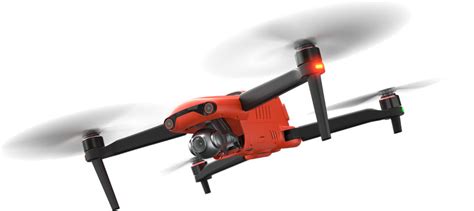 Dron z kamerą termowizyjną używany do monitorowania pożaru