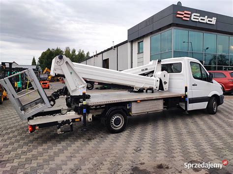 Scania z drabiną obrotową lub podnośnikiem koszowym