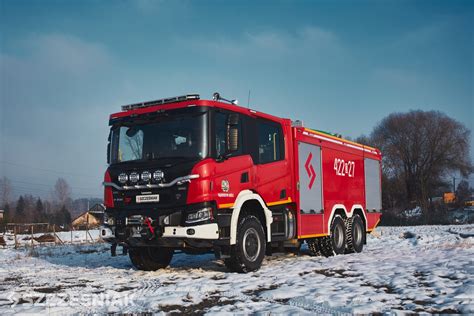 Ciężki samochód ratowniczo-gaśniczy Rosenbauer na podwoziu Scania G480