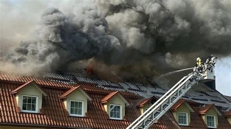 zdjęcie płonącego hotelu 