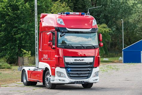 Zdjęcie ciągnika siodłowego DAF XF 480 w barwach Państwowej Straży Pożarnej