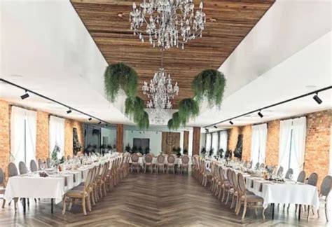 Nowoczesna sala eventowa z eleganckim wystrojem