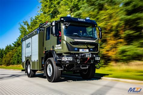 Nowy zielony pojazd ratowniczo-gaśniczy IVECO EUROCARGO FF150EW 4X4 dla Wojskowej Straży Pożarnej w Stargardzie
