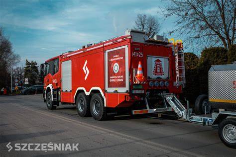 Ciężki samochód ratowniczo-gaśniczy Scania G480LB8x4HNB z zabudową Rosenbauer