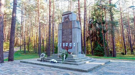 Pomnik upamiętniający ofiary w Lesie Bacieczkowskim