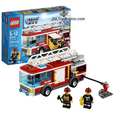 Infographic showing the features of LEGO 60002 including extendable ladder, hose, and storage compartment