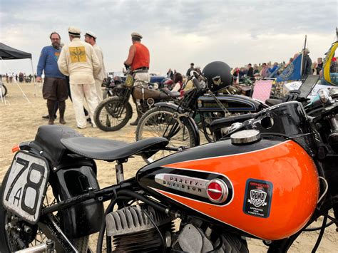 Zdjęcie przedstawiające bolid z silnikiem lotniczym na Rømø Motor Festival