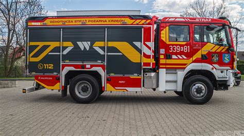 schemat nowego samochodu ratowniczo-gaśniczego MAN TGM 13.290 z zaznaczonymi kluczowymi elementami wyposażenia: zbiornik na wodę, autopompa, linia szybkiego natarcia, maszt oświetleniowy, działko wodno-pianowe, wyciągarka.