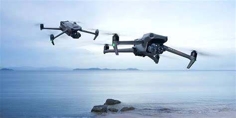 Dron ratowniczy z zamontowaną kamerą termowizyjną