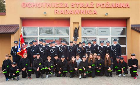 zdjęcie kadry obozu strażackiego z młodzieżą