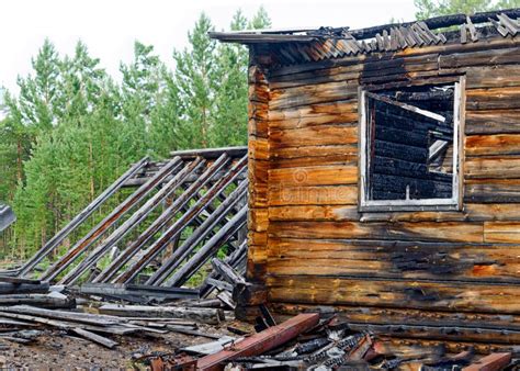 zdjęcie zniszczonego lokalu gastronomicznego po pożarze