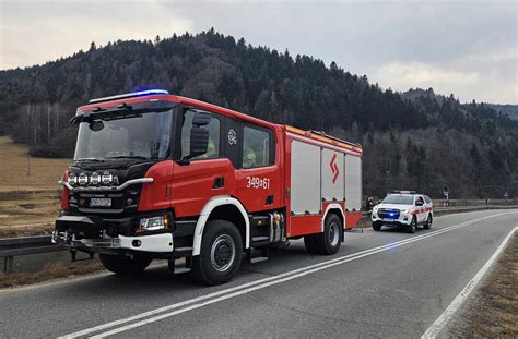 Grupa strażaków OSP Piwniczna-Zdrój uczestnicząca w lokalnym wydarzeniu