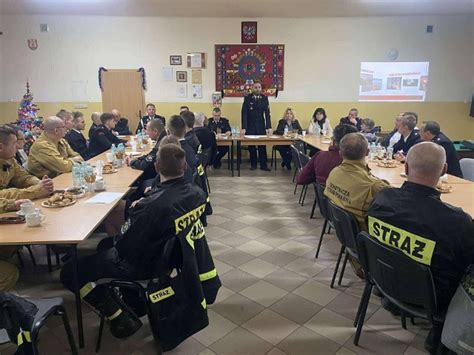 Zgromadzenie członków Ochotniczej Straży Pożarnej podczas walnego zebrania sprawozdawczo-wyborczego
