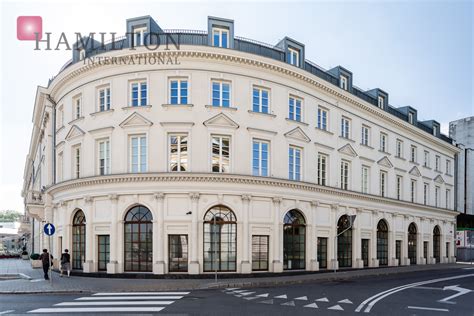 Elegancki budynek Plac Bankowy 1 w Warszawie