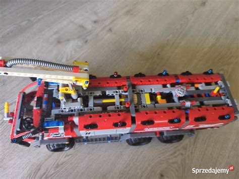 Główne zdjęcie LEGO Technic Pojazd Straży Pożarnej 42068 w akcji