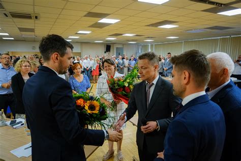 zdjęcie kandydata Bogdana Pyszynskiego na tle gminy Warka