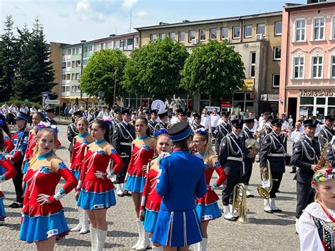 Zdjęcie grupowe laureatów Ogólnopolskiego Festiwalu Orkiestr Dętych OSP w Koszalinie