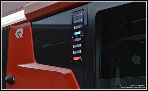 Zdjęcie wnętrza kabiny Rosenbauer RT z ergonomicznym rozmieszczeniem stanowisk