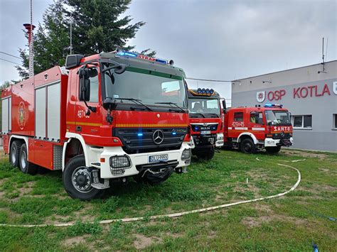 Uroczystość przekazania ciężkiego wozu gaśniczego strażakom OSP Kotla przez przedstawicieli KGHM