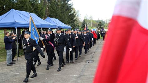 Zdjęcie przedstawiające Kapelana Gminnego OSP Bogusława Sobusiaka podczas uroczystości